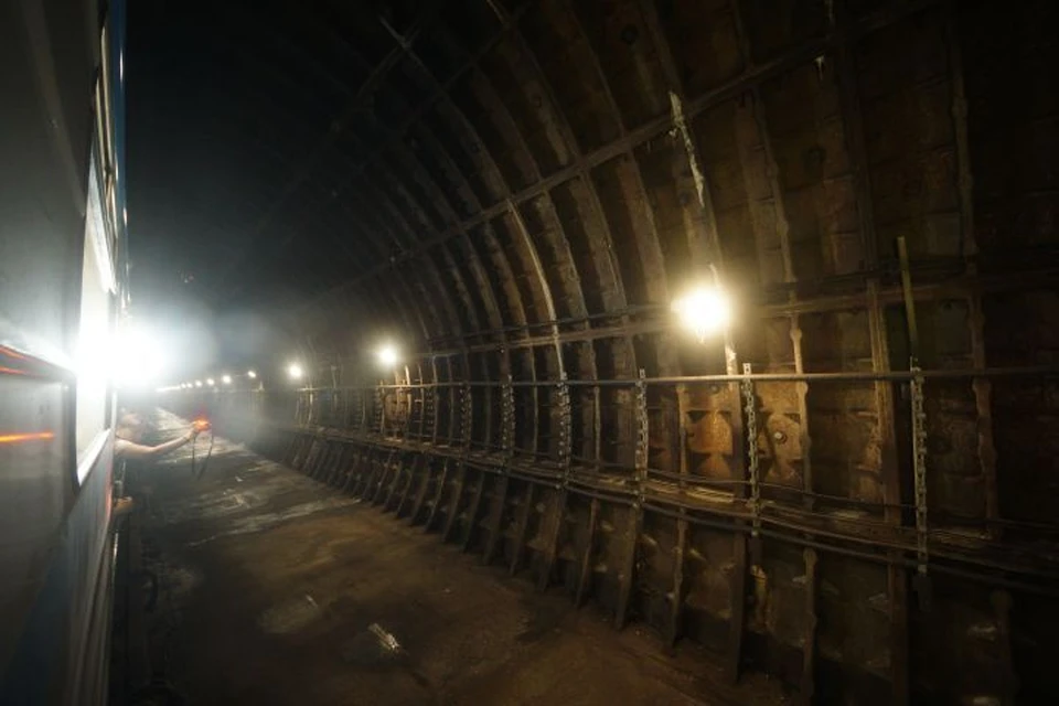 То самое расширение туннеля, на месте которого появится станция «Бажовская» третьей ветки метро.