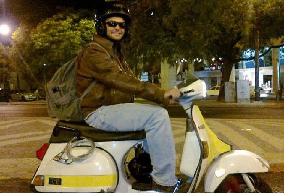 Диего очень любит мотоциклы. Эта страсть и привела его в бескрайние астраханские поля. Фото: Фейсбук героя публикации.