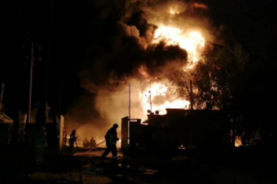 Опубликовано видео пожара в Кудьминской промзоне.