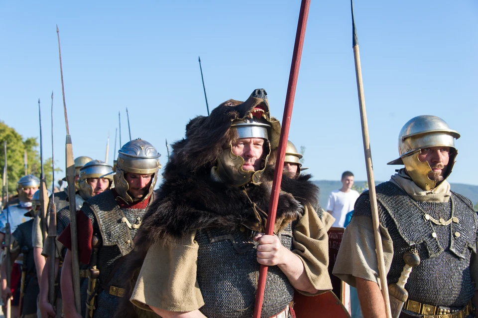 Парад римских легионеров на фестивале