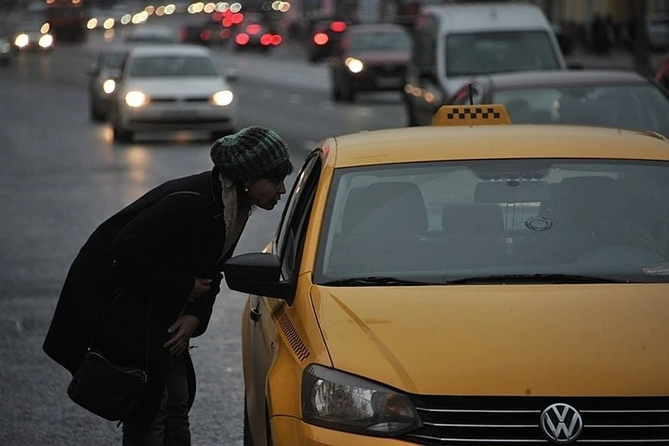 Таксисты просят признать агрегаторы такси их работодателями