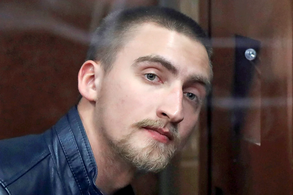 Актера Павла Устинова осудили на 3,5 года за оказание сопротивления полиции.