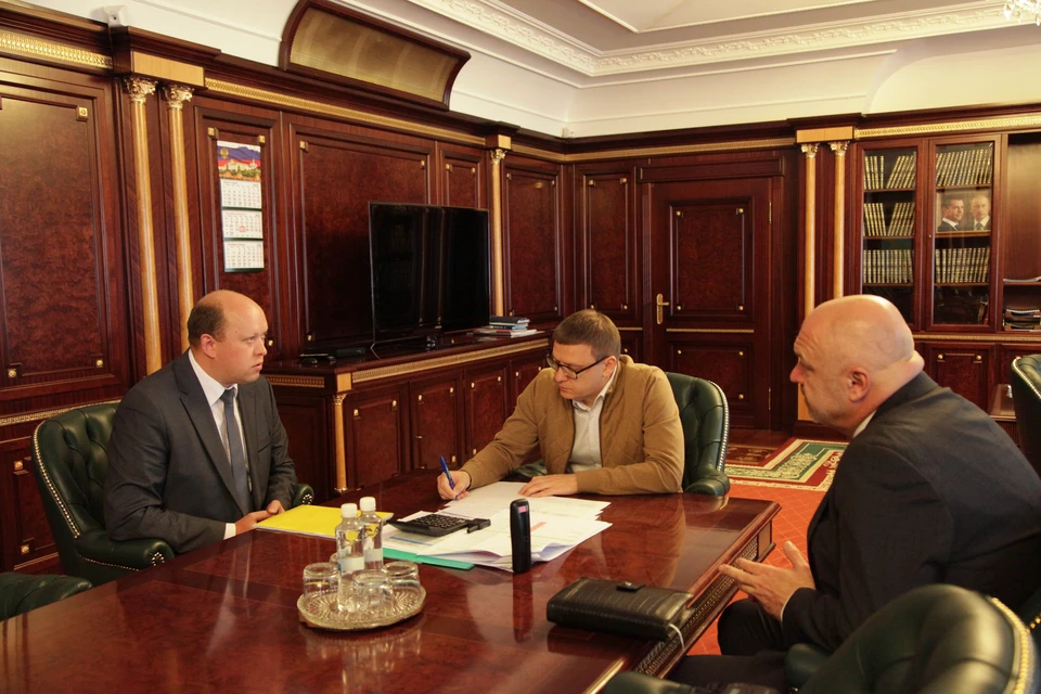 Алексей Текслер провел рабочую встречу с Алексеем Нечаевым. Фото: gubernator74.ru