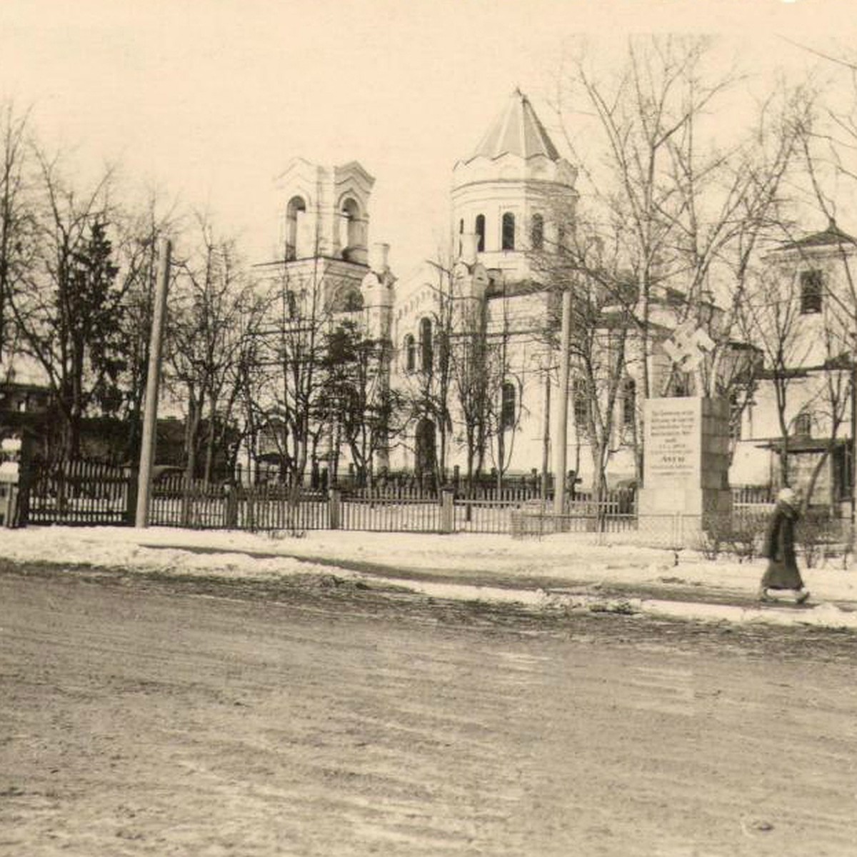 Потомок немецкого солдата приехал в Лугу, чтобы отдать в музей фотографии,  которые его дед сделал в 1943 году - KP.RU