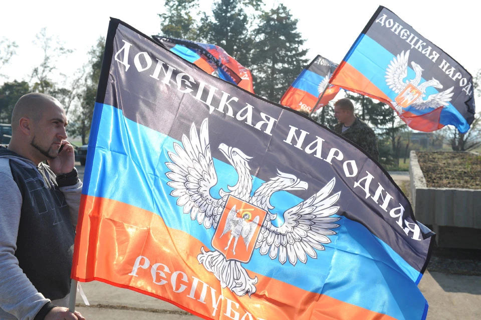 Флаги ДНР у Саур-Могилы, 2015 год.