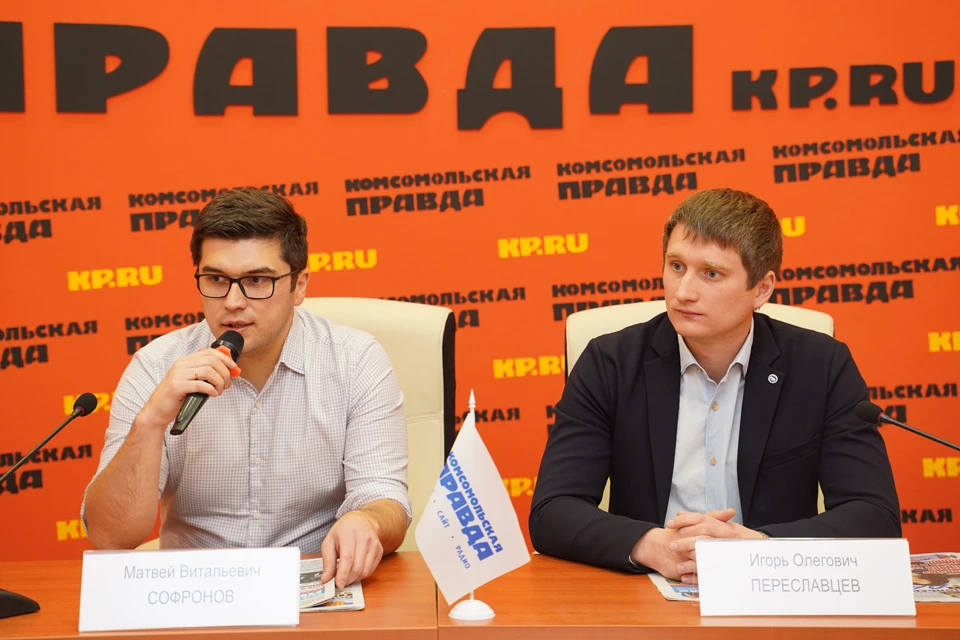 Заведующие отделениями стоматологии клиники «РЕАВИЗ» врач стоматолог-универсал с международным опытом работы Игорь Олегович Переславцев и врач стоматолог-хирург, имплантолог Матвей Витальевич Софронов.