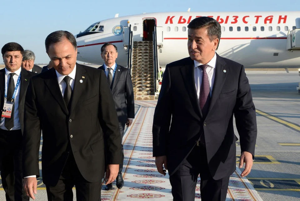 Президент Кыргызстана сегодня утром прибыл в город Ашхабад.