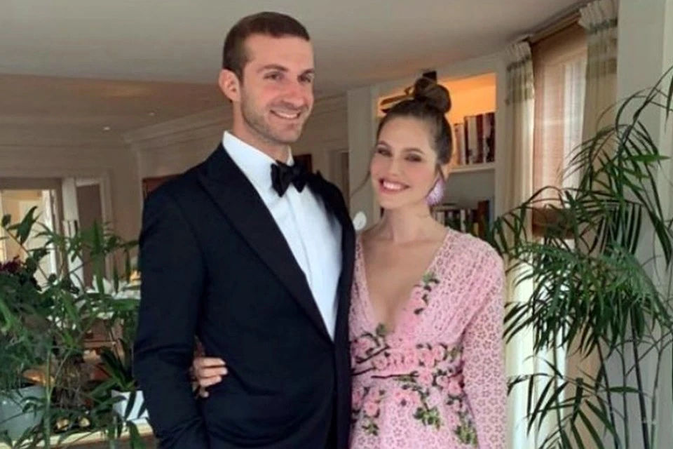 38-летняя Даша Жукова и ее 34-летний возлюбленный Ставрос Ниархос официально стали мужем и женой