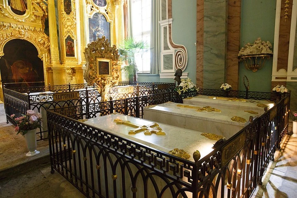 Кто похоронен в петропавловской. Усыпальница семьи Николая 2 в Петропавловском соборе.