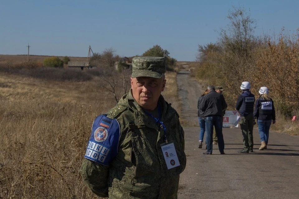 На месте разведения в селе Петровское будут находиться сотрудники специальной мониторинговой миссии ОБСЕ и представительства ДНР в СЦКК.