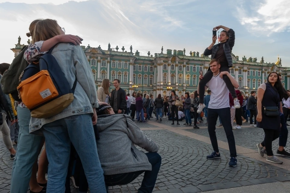 Люди в питере. Население Петербурга 2020. Жители Санкт-Петербурга. Население Питера. Люди СПБ.