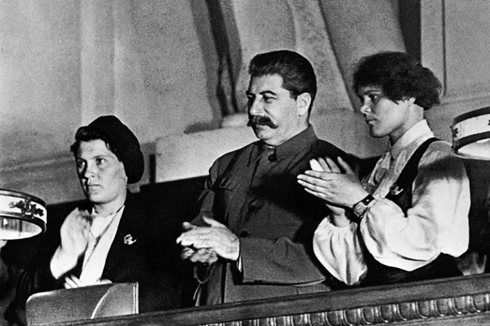 У Ангелиной (слева) была прямая телефонная связь со Сталиным. Фото: архив музея Прасковьи Ангелиной