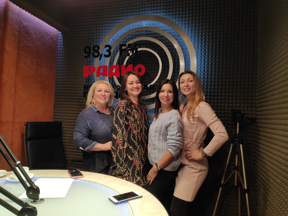 На Радио «Комсомольская правда» (слева на право) Елена Костенич, Инесса Потопольская, Татьяна Лехтина, Наташа Батукова.