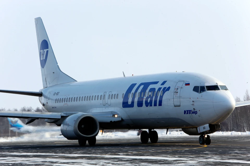 Самолёт авиакомпании Utair благополучно приземлился с неисправной пневматикой левой стойки шасси