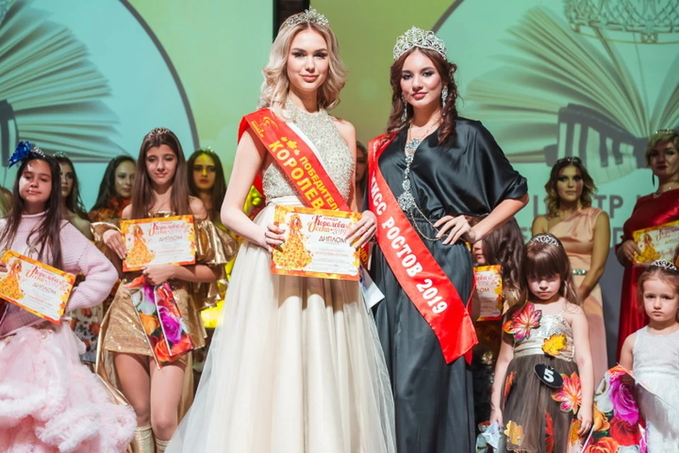 «Королевой осени» стала 19-летняя Вероника Власова (слева). Фото: предоставлено "Имидж-Центр"