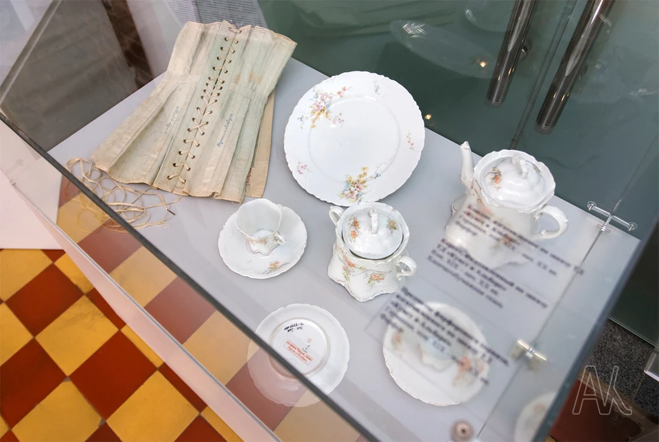 Когда-то экспонаты выставки красовались в витринах универмага. Фото: http://arseniev.org/