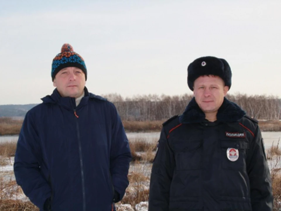 Хрупкий лед: полицейские под Ангарском спасли тонущего рыбака. Фото пресс-службы МВД РФ
