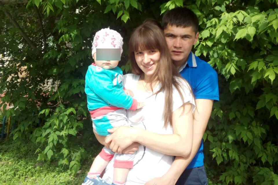 Ирина Болотова, ее муж Владимир Воробьев с младшим ребенком. Фото: соцсети