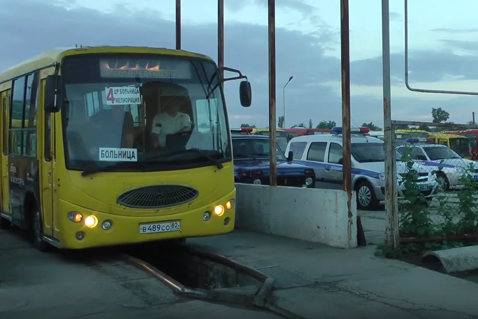 В Джанкое автобусы не вышли на маршруты. Фото: кадр видео