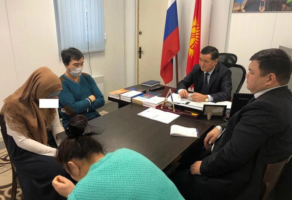 Представители МВД Кыргызстана в России провели с девушкой и ее родителями профилактическую беседу.
