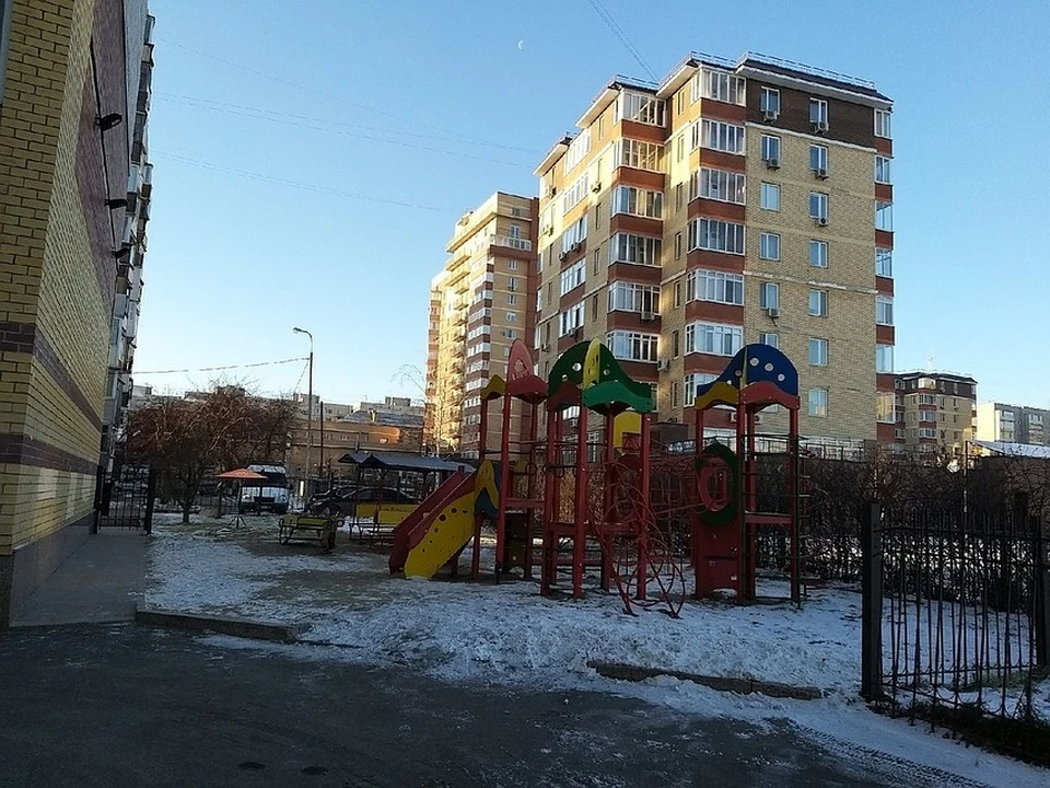 Борьба за 500 спорных квадратных метров развернулась на улице Мельничной.