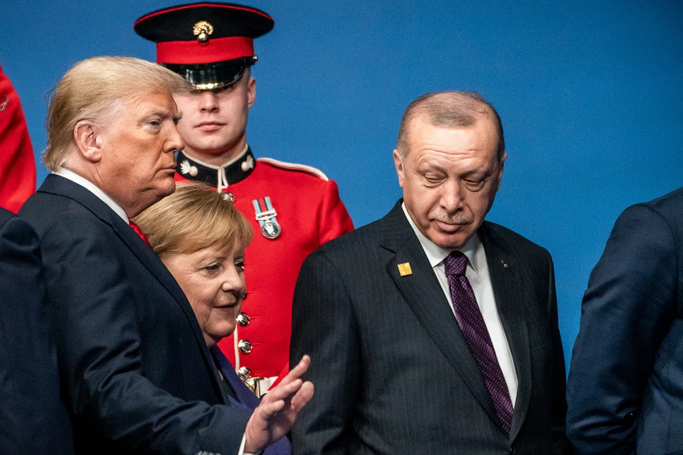 Теперь Вашингтон вдрызг разругался с другим евразийским партнёром — президентом Турции Реджепом Тейипом Эрдоганом.