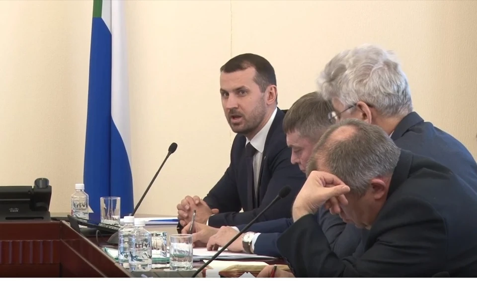 Ситуация, сложившаяся на заводе ЖБИ привлекла внимание депутатов краевой думы. Их делегация изъявила желание на месте оценить происходящее на заводе и провести выездное заседание в его цехах.