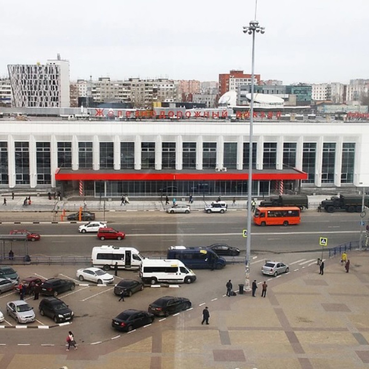 Рядом с Московским вокзалом хотят ввести новую схему движения транспорта -  KP.RU