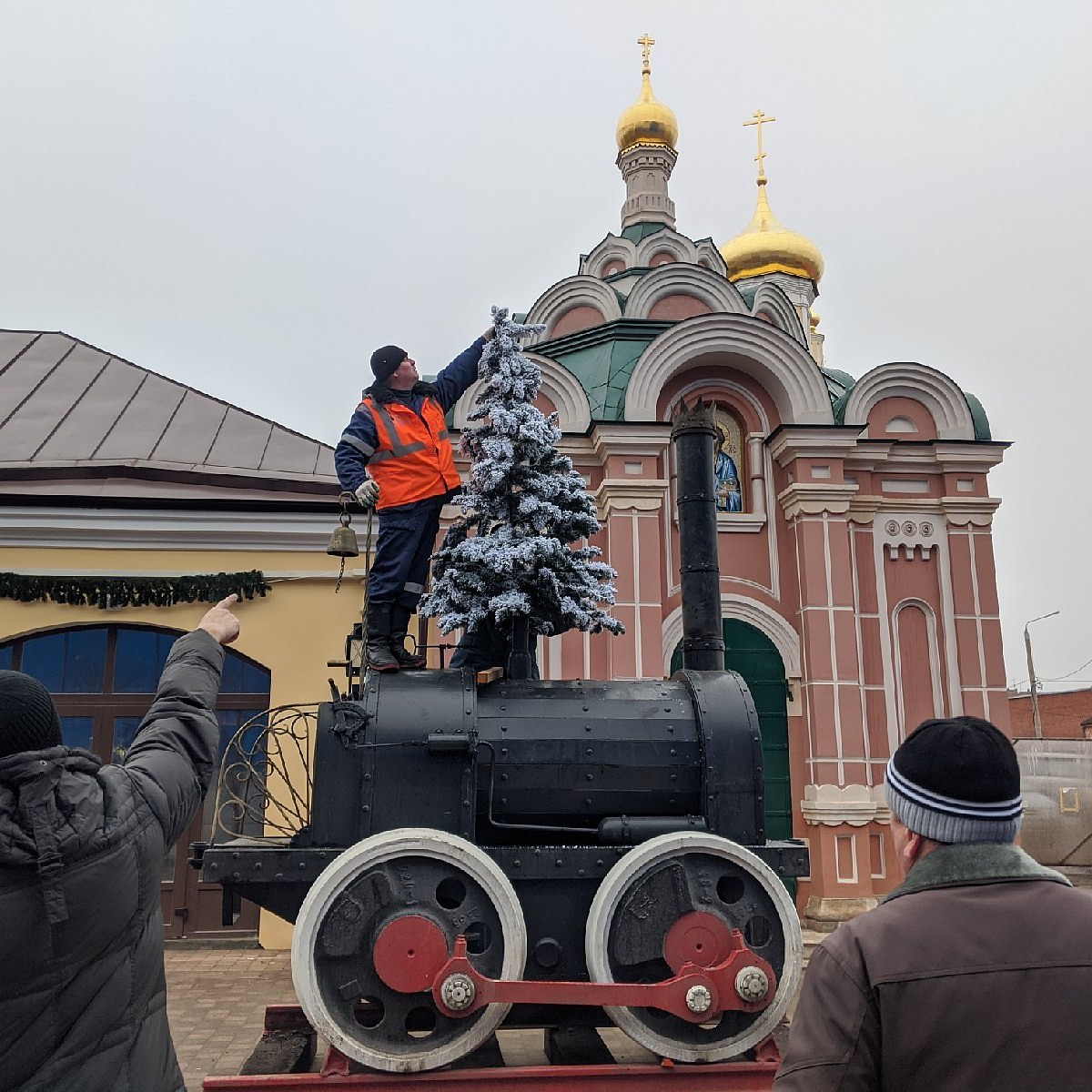 В Туле на улице Металлистов появился паровоз Черепановых - KP.RU