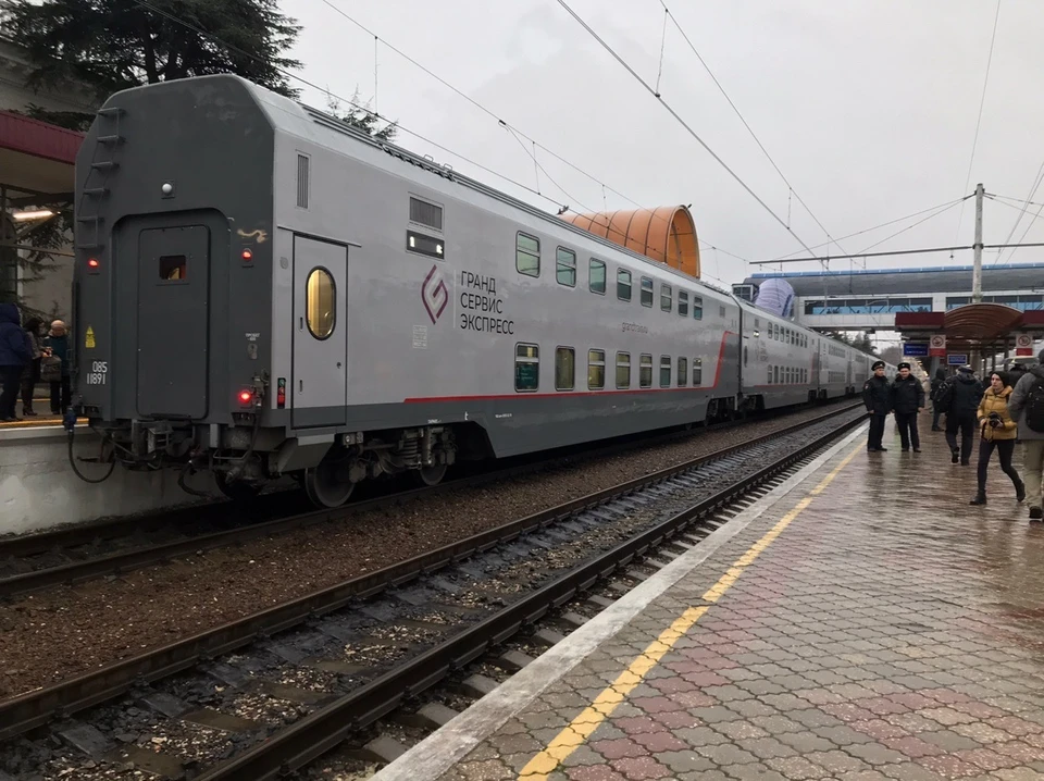 Поезд "Москва-Симферополь" прибыл на вокзал крымской столицы к 9 часам