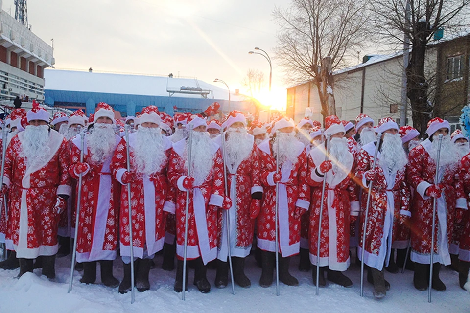 На парад в Кемерово приехали Деды Морозы со всего Кузбасса.