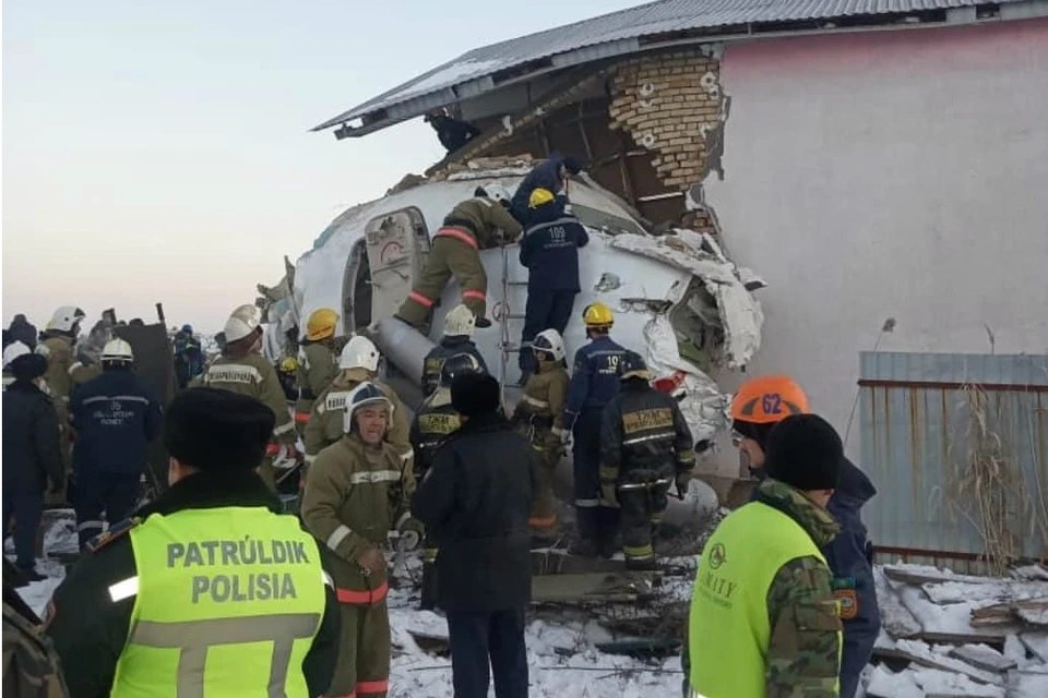 При крушении самолета в Казахстане пострадал четырехмесячный ребенок. Фото: МЧС Казахстана