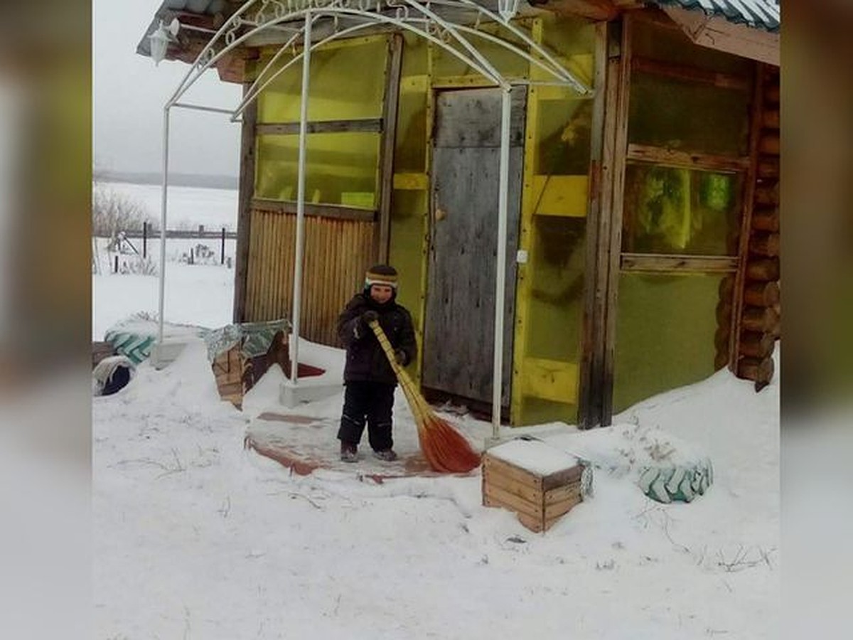 Хотели помочь, а на нас полиция наехала»: сибиряка обвиняют в эксплуатации  детей из-за фото ребенка с веником - KP.RU