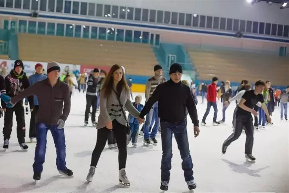 Когда закрывают катки. Прокопьевск спорткомплекс Снежинка. Каток Снежинка Прокопьевск. Дворец спорта Снежинка Прокопьевск. Каток в Прокопьевске.