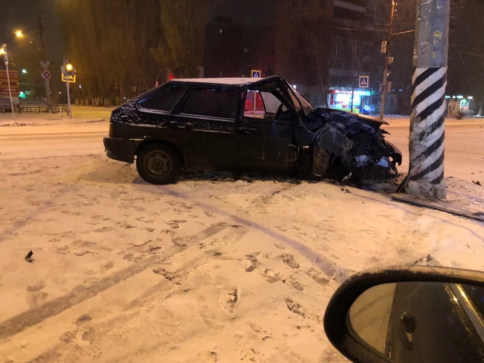 Ваз энгельс. Авария в Энгельсе Волоха Тельмана. Волоха Тельмана авария. Авария в Энгельсе сегодня на Тельмана.