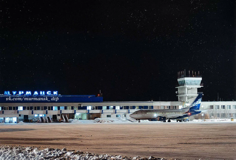 Сильный ветер в аэропорту "Мурманск" мешает самолетам садиться. Фото: vk.com/murmansk_dtp