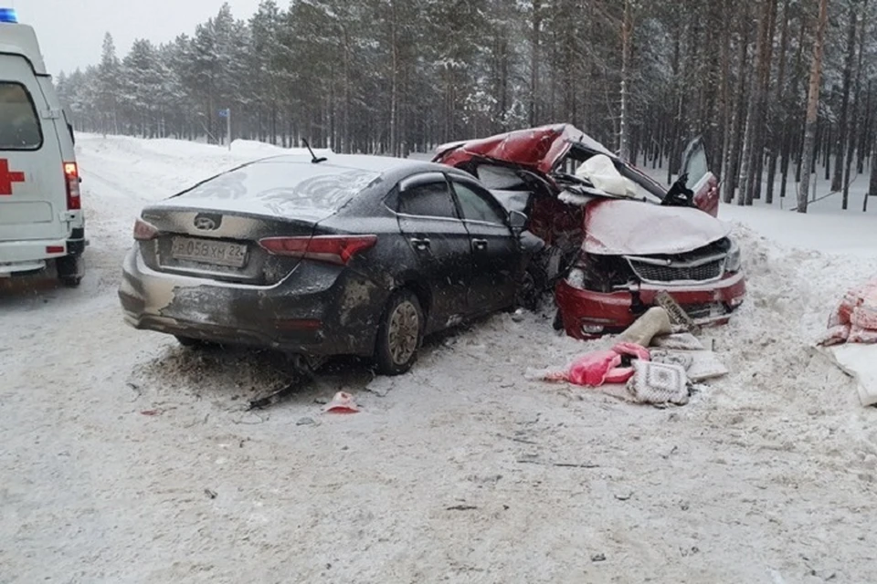 На трассе под Сургутом насмерть разбился водитель «Киа». Фото из группы "О, Сургут" во "ВКонтакте"