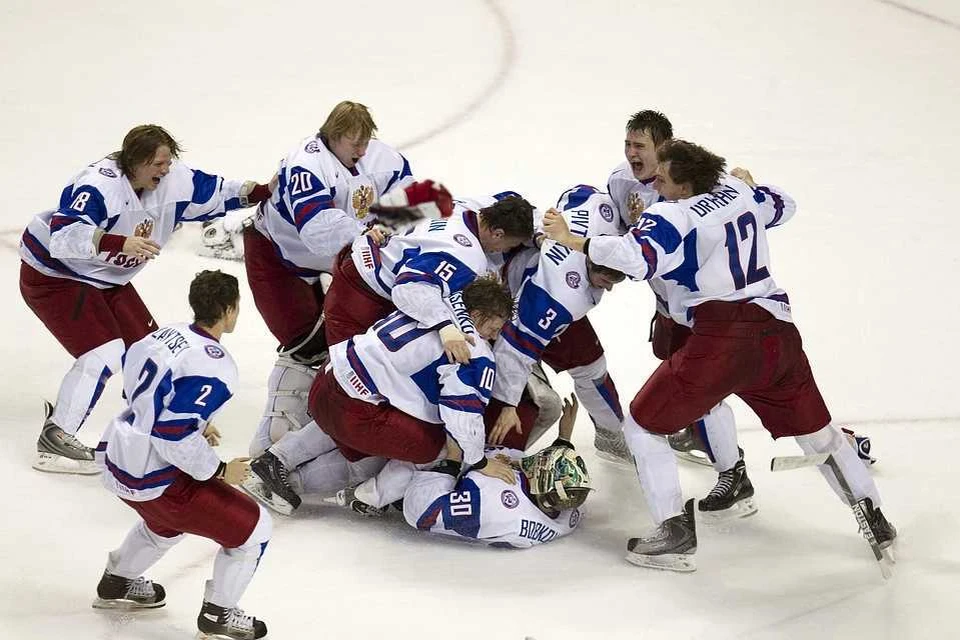 «Матч ТВ» одновременно с финалом молодежного чемпионата мира по хоккею между Россией и Канадой запустил 5 января запись игры этих же сборных... 2011 года.