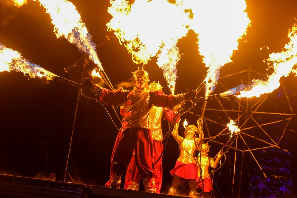 Магия света, сила огня и новейшие технологии — всё это Фестиваль Огня «Рождественская звезда».