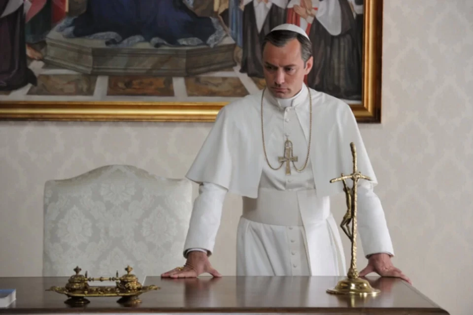 Папа Римский Ленни Беллардо, которого играет Джуд Ло в новом сериале - человек более чем противоречивый, но его образ с настоящим Папой никак не связан