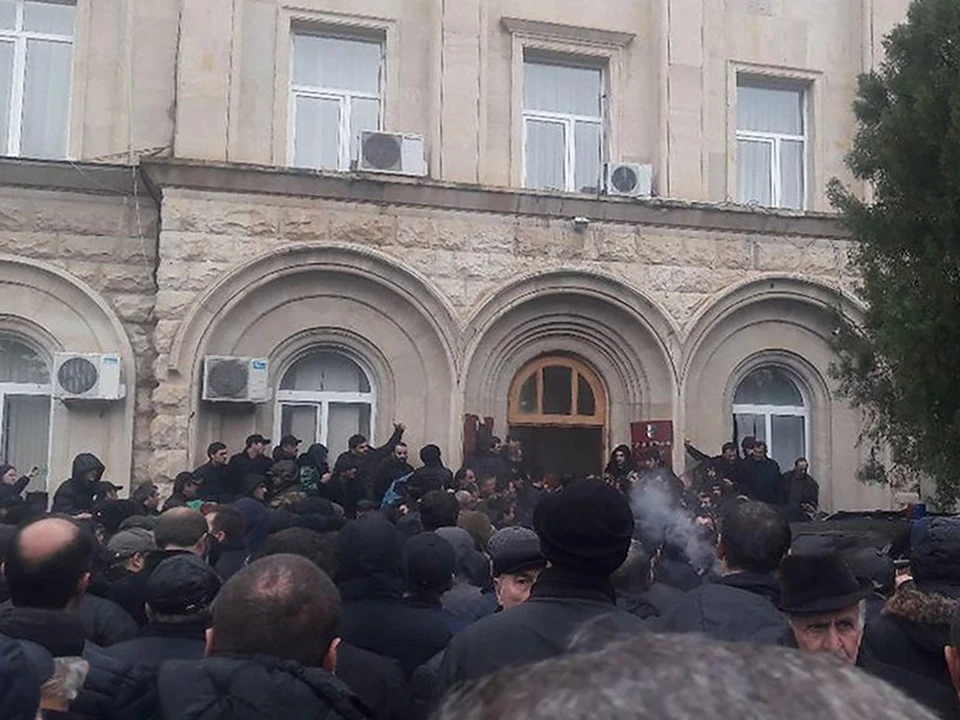 Парламент Абхазии рассмотрит отставку президента Хаджимбы