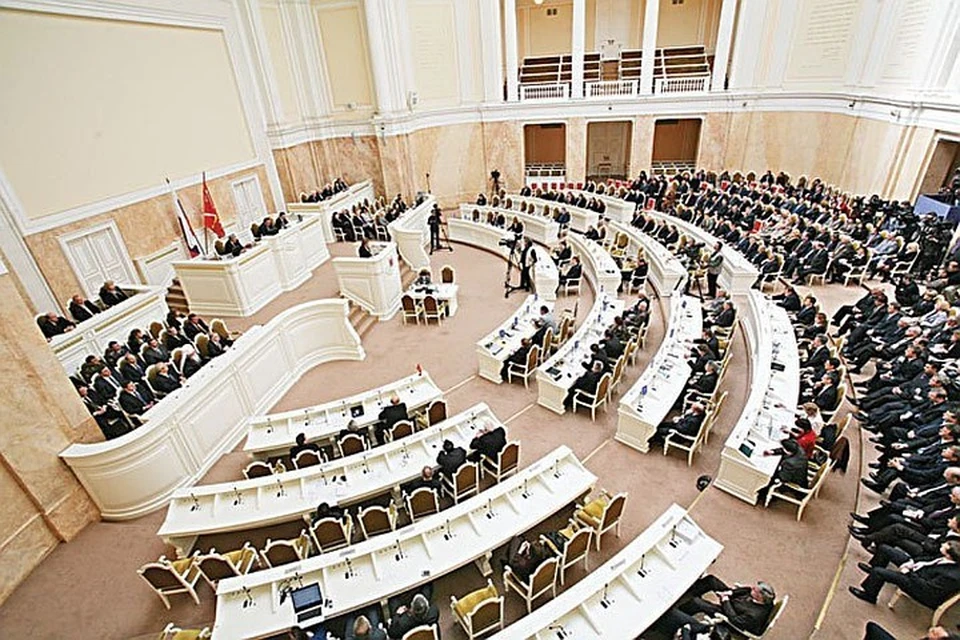 Петербургский ЗакС вышел из новогодних каникул и провел первое заседание.