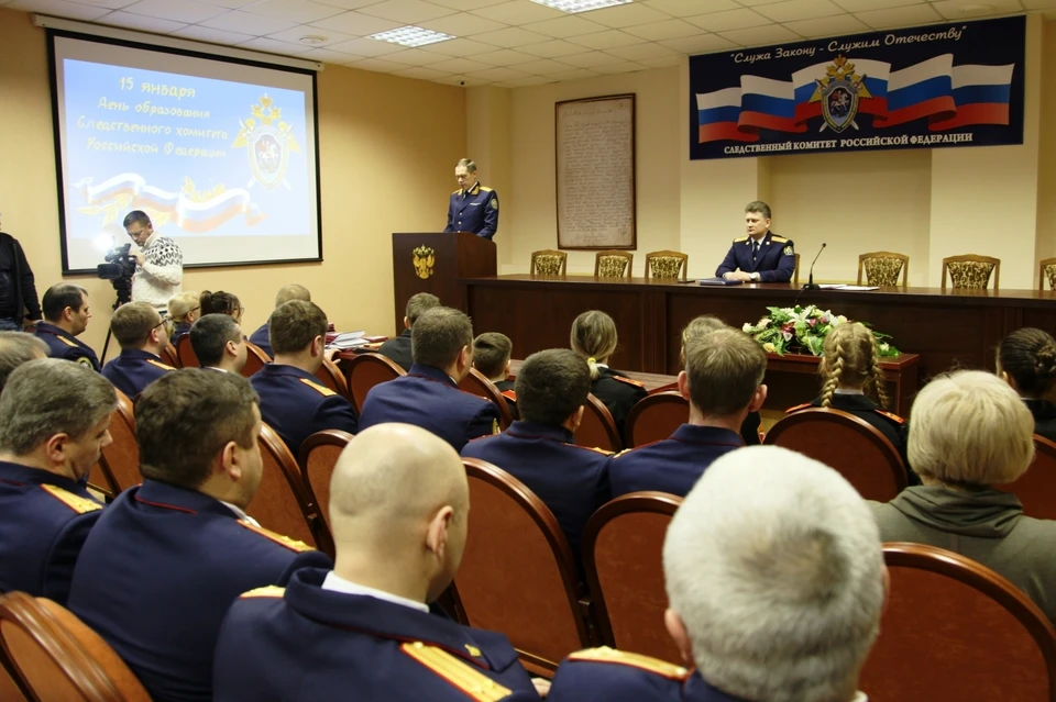 Липецких следователей поздравили с праздником