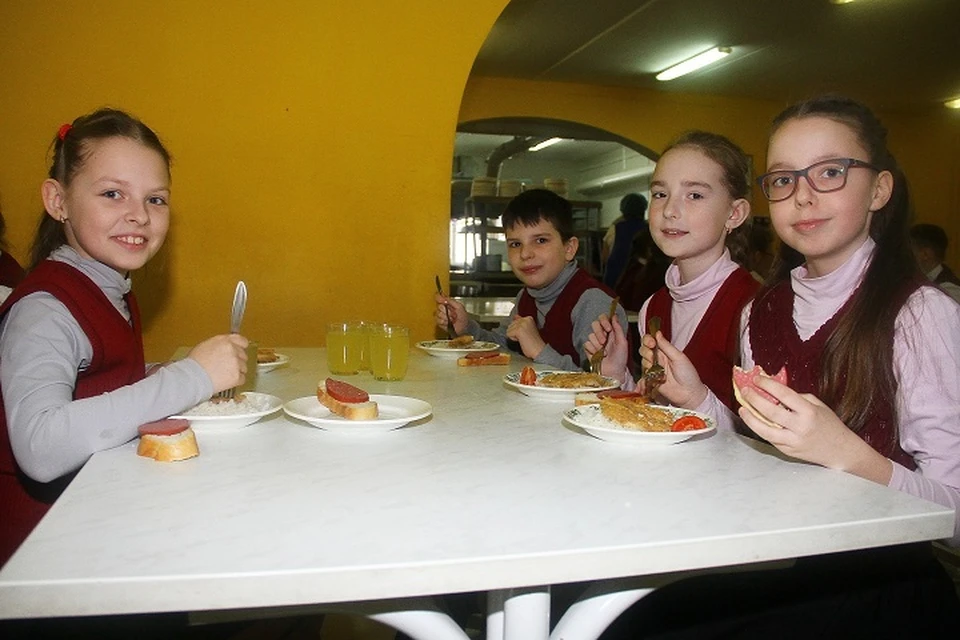 По данным региональных властей, в некоторые школьные столовые привозят мясо из Бразилии