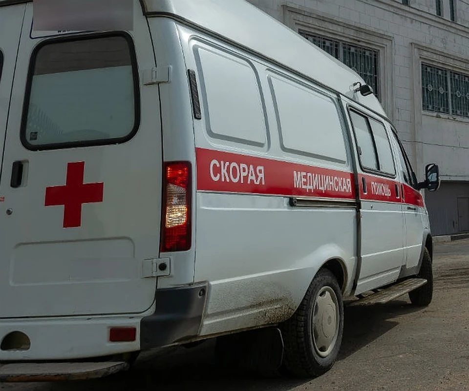 Женщину увезли в больницу, пока с ней не могут пообщаться даже полицейские - состояние тяжелое.