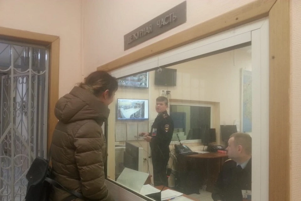 Студентка консерватории поблагодарила полицию на транспорте за помощь в поисках ценного музыкального аксессуара / Фото: УТ МВД России по СЗФО