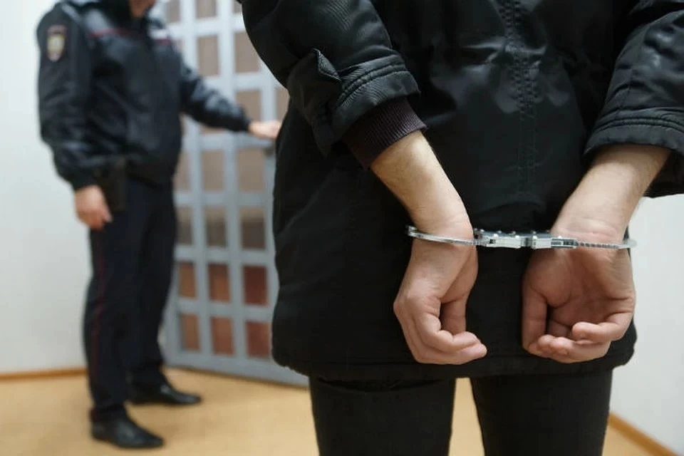 Мужчину задержали по подозрению в контрабанде запрещенных веществ