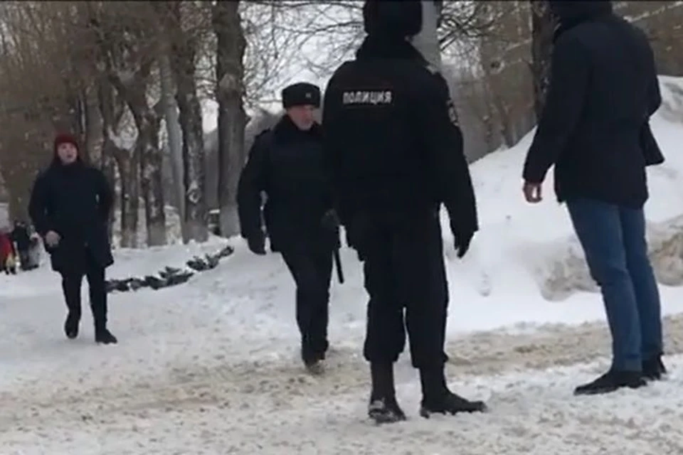 Полицейские восприняли шутку пранкеров всерьез. Фото: стоп-кадр