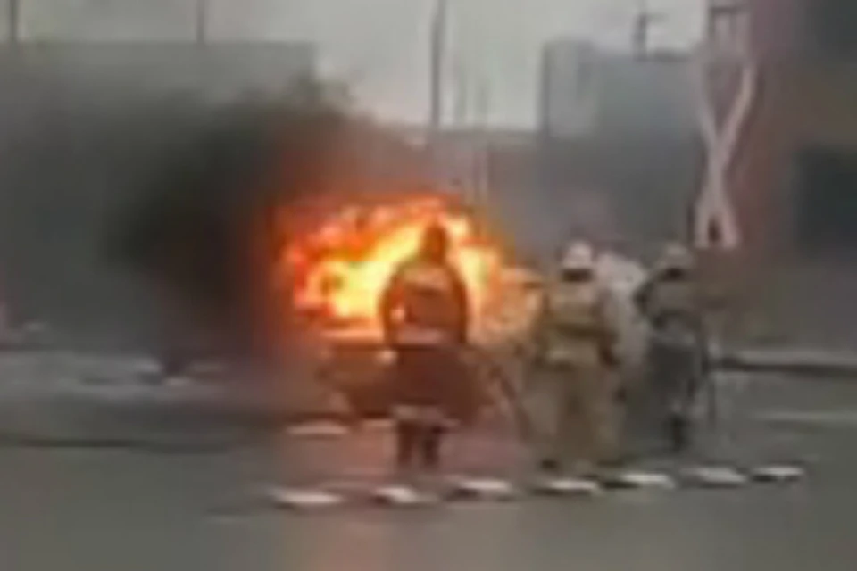 В Ростове на парковке сгорела машина