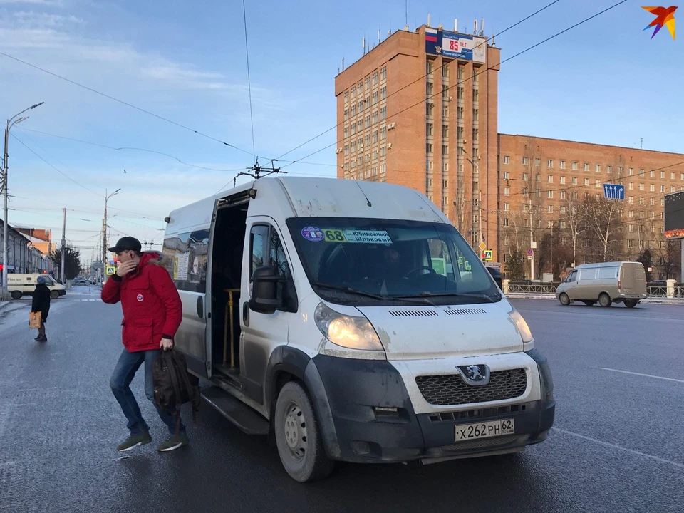 Работа водителем минивэн. Водитель микроавтобуса. Водитель маршрутки. Водитель автобуса. Водитель 41 маршрутки.